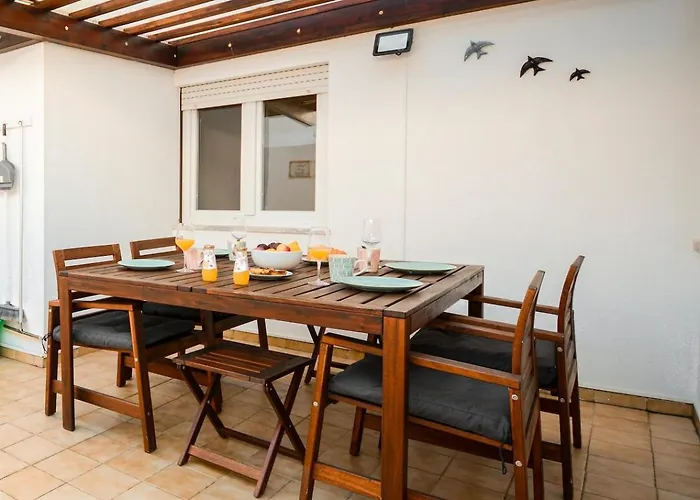 Charming T3 With Patio, And Surf